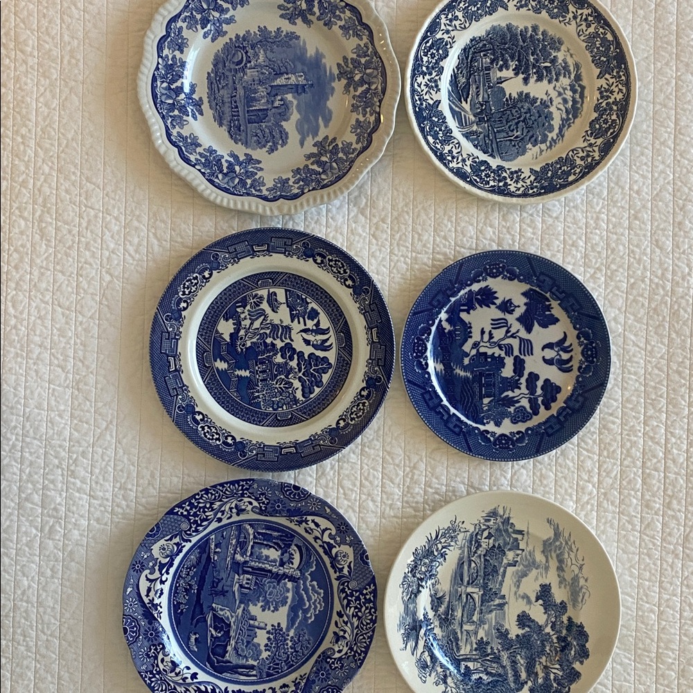 Blue and white dinner plates .